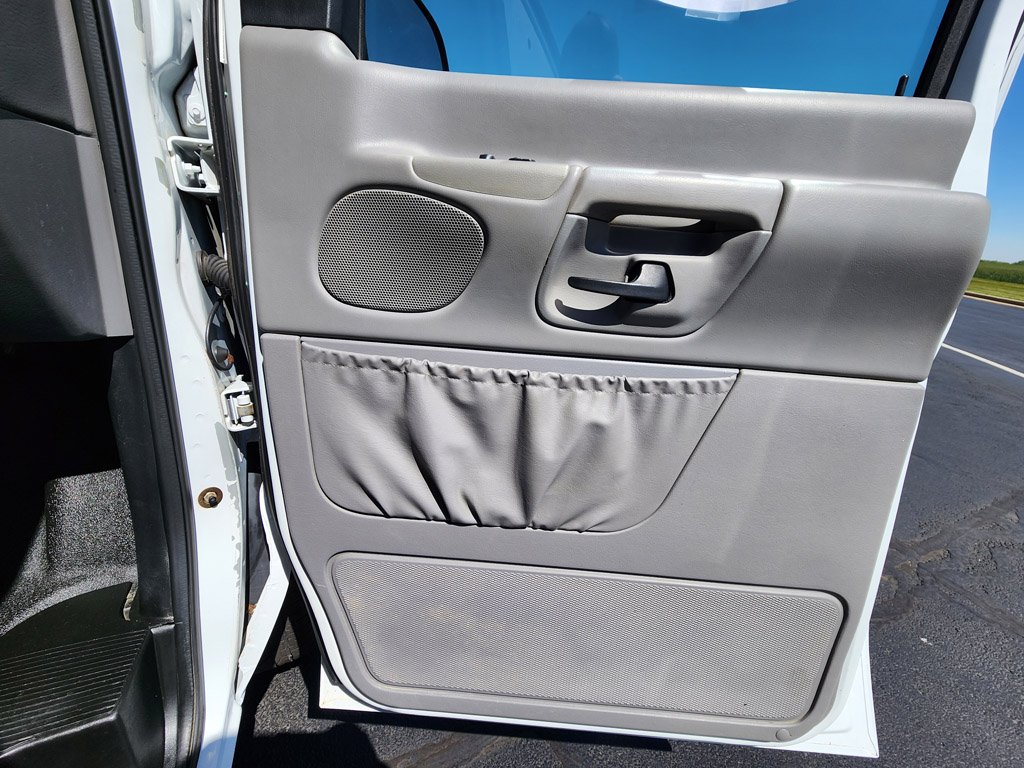 Used 2001  Ford  image 22
