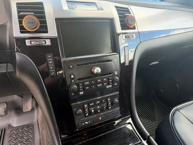 Used 2007 Black Raven Cadillac Base image 10