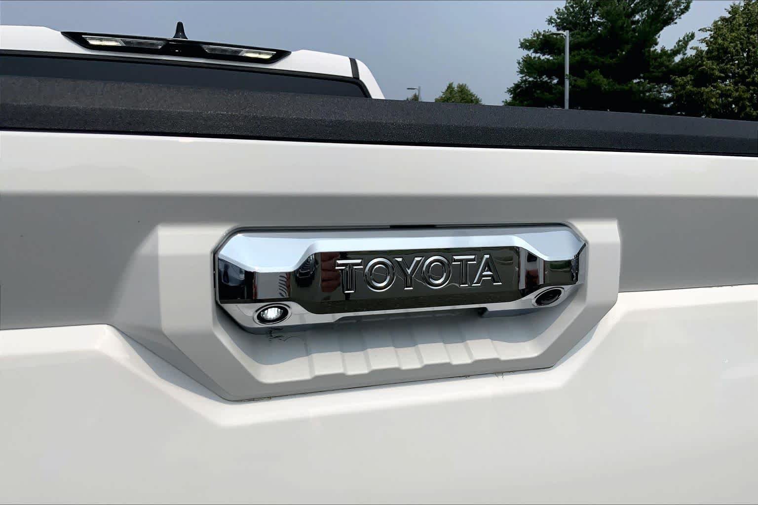 Used 2023 Ice Cap Toyota Limited Hybrid image 10