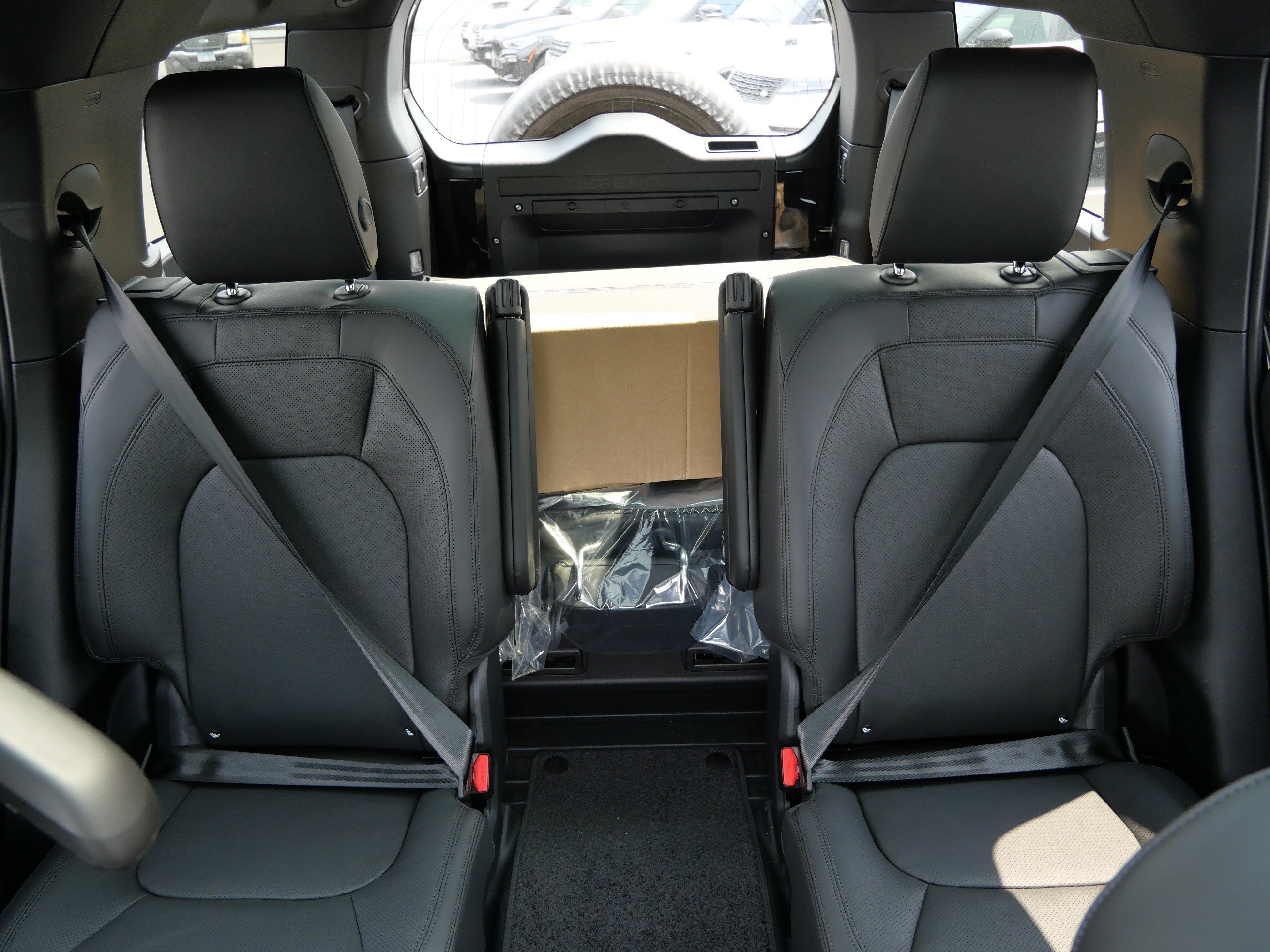 New 2026 Santorini Black Land Rover X-Dynamic SE image 7