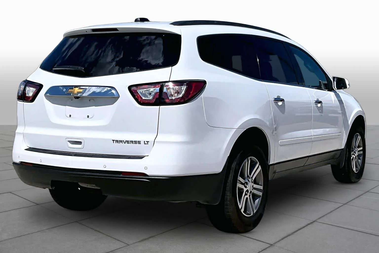 Used 2016 Summit White Chevrolet LT image 13