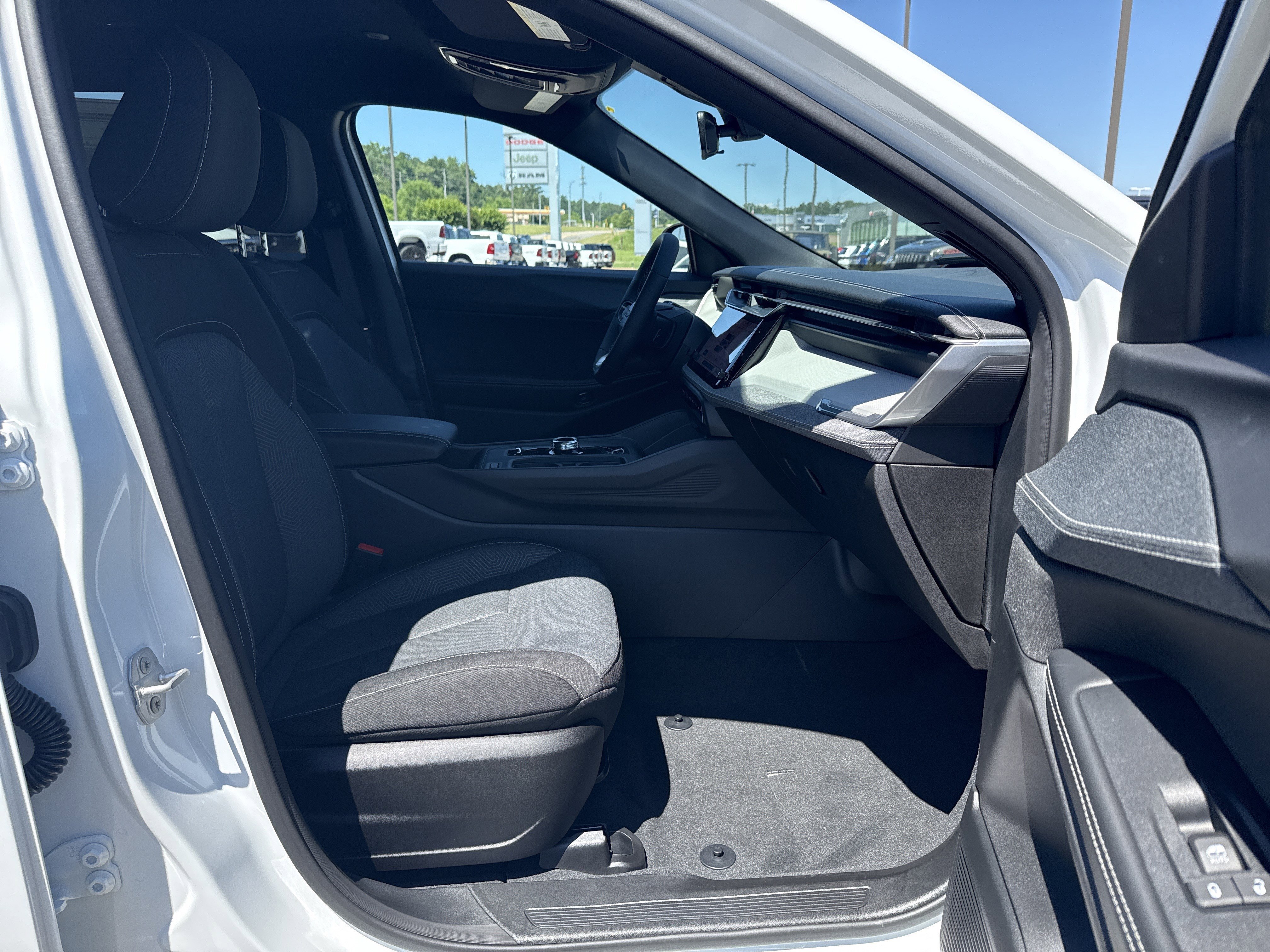 New 2026 Bright White Clear-Coat Exterior Paint Jeep Laredo image 14
