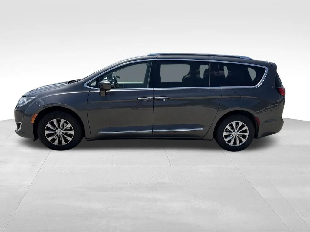 Used 2019 Chrysler Pacifica Touring L with VIN 2C4RC1BG6KR638891 for sale in North Huntingdon, PA