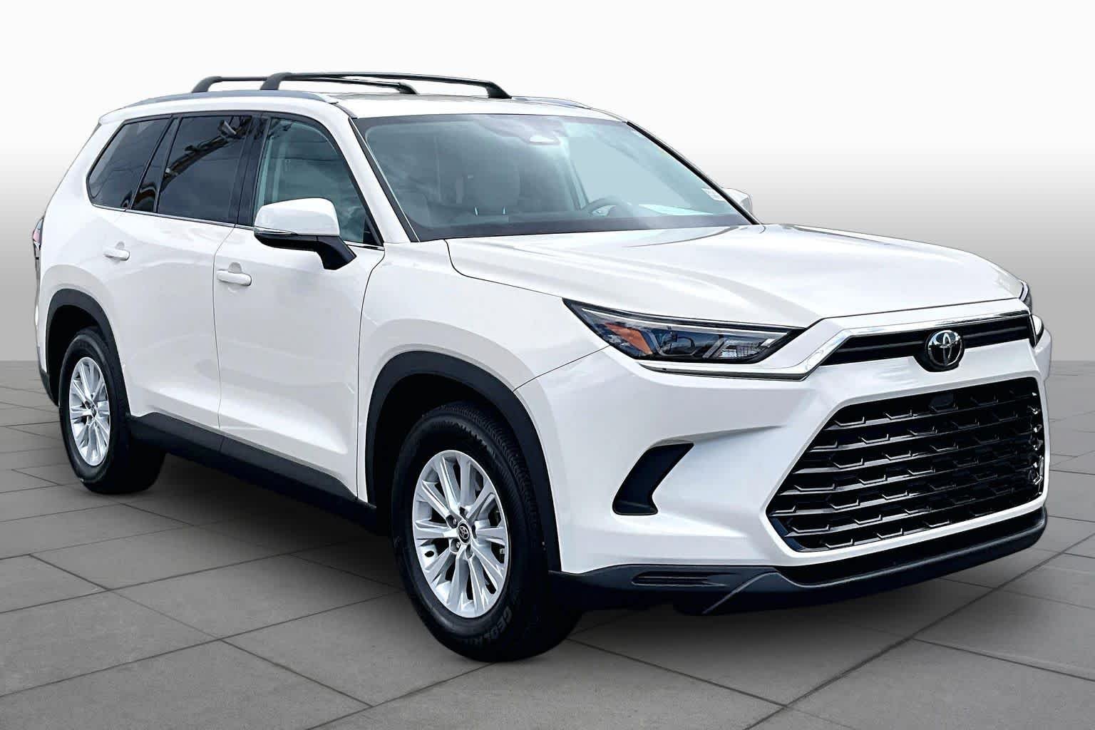 Used 2024 Coastal Cream Toyota XLE image 3
