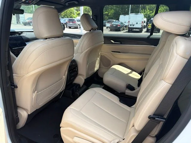 Used 2025 White Jeep Limited image 7