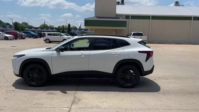 New 2026 Summit White Chevrolet ACTIV image 5