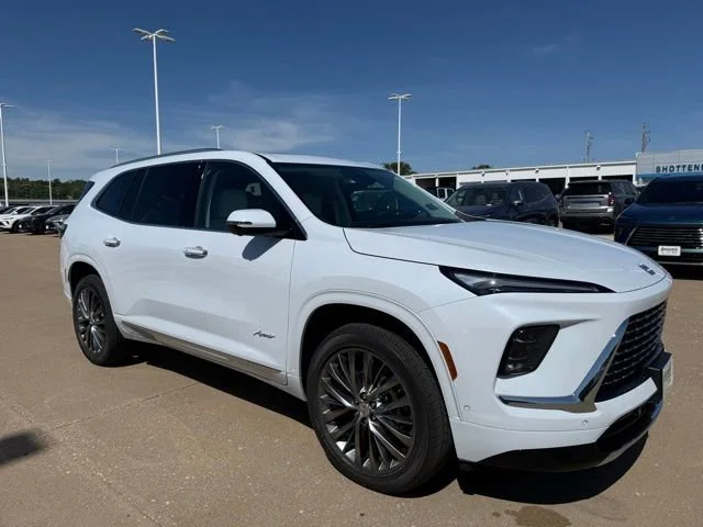 2026 Buick Enclave Avenir AWD's photo