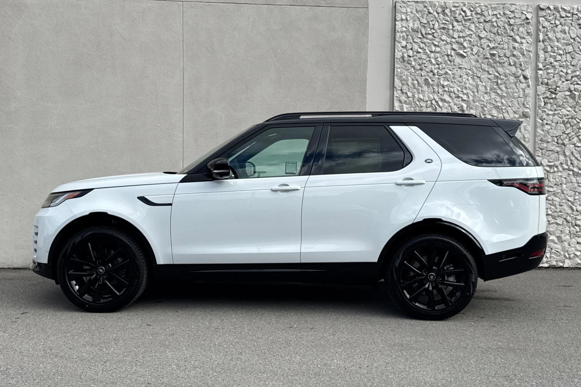 New 2026 Fuji White Land Rover Gemini Edition AWD image 5