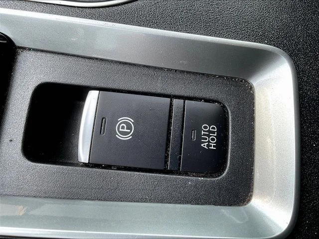 Used 2019 Black Nissan 2.5 SL image 17