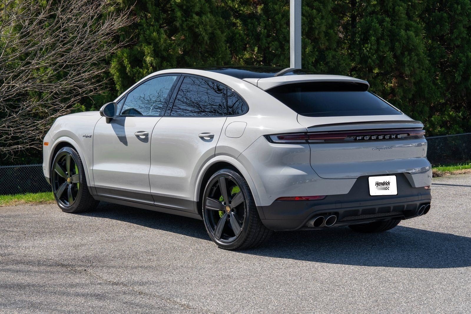 Used 2025 White Porsche S E-Hybrid Coupe image 4