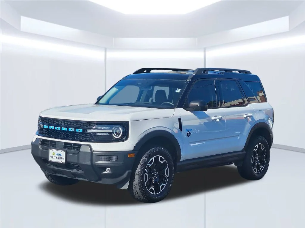 Certified Used 2025 Oxford White Ford Outer Banks image 2