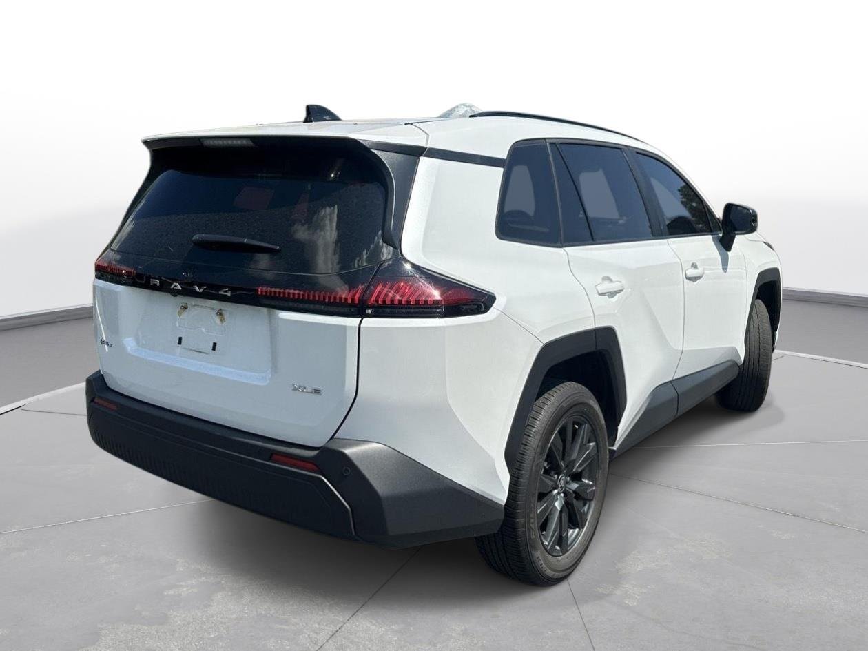 Used 2026 Wind Chill Pearl TOYOTA XLE PREMIUM image 6