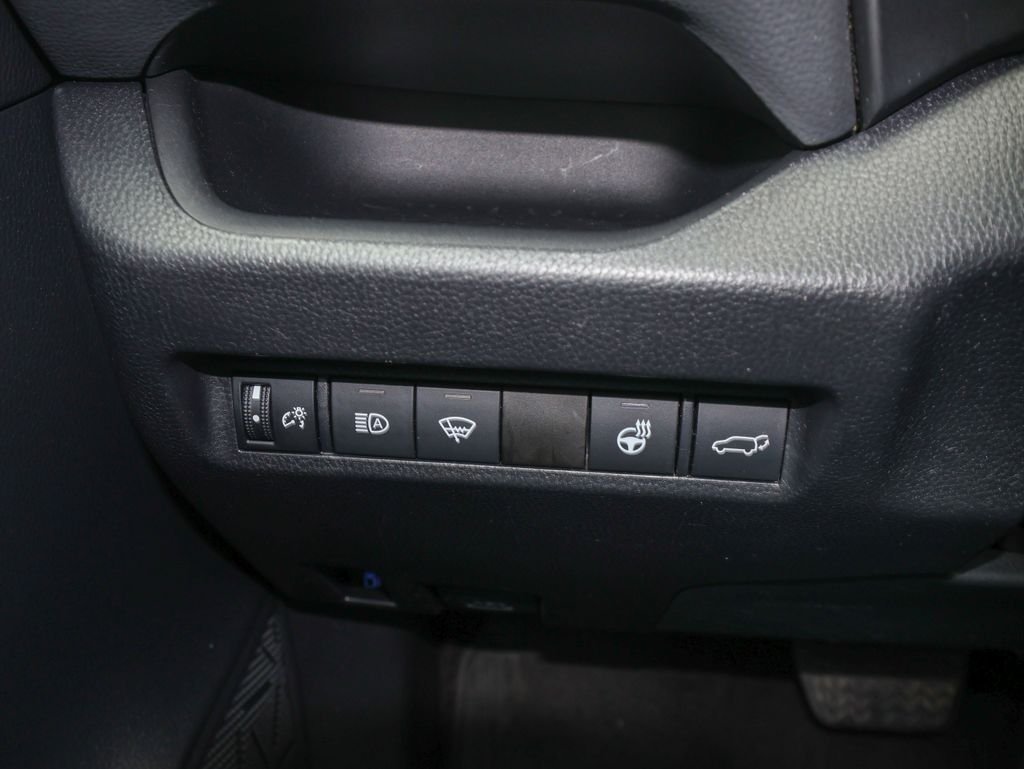 Used 2022 Silver Toyota XLE image 27