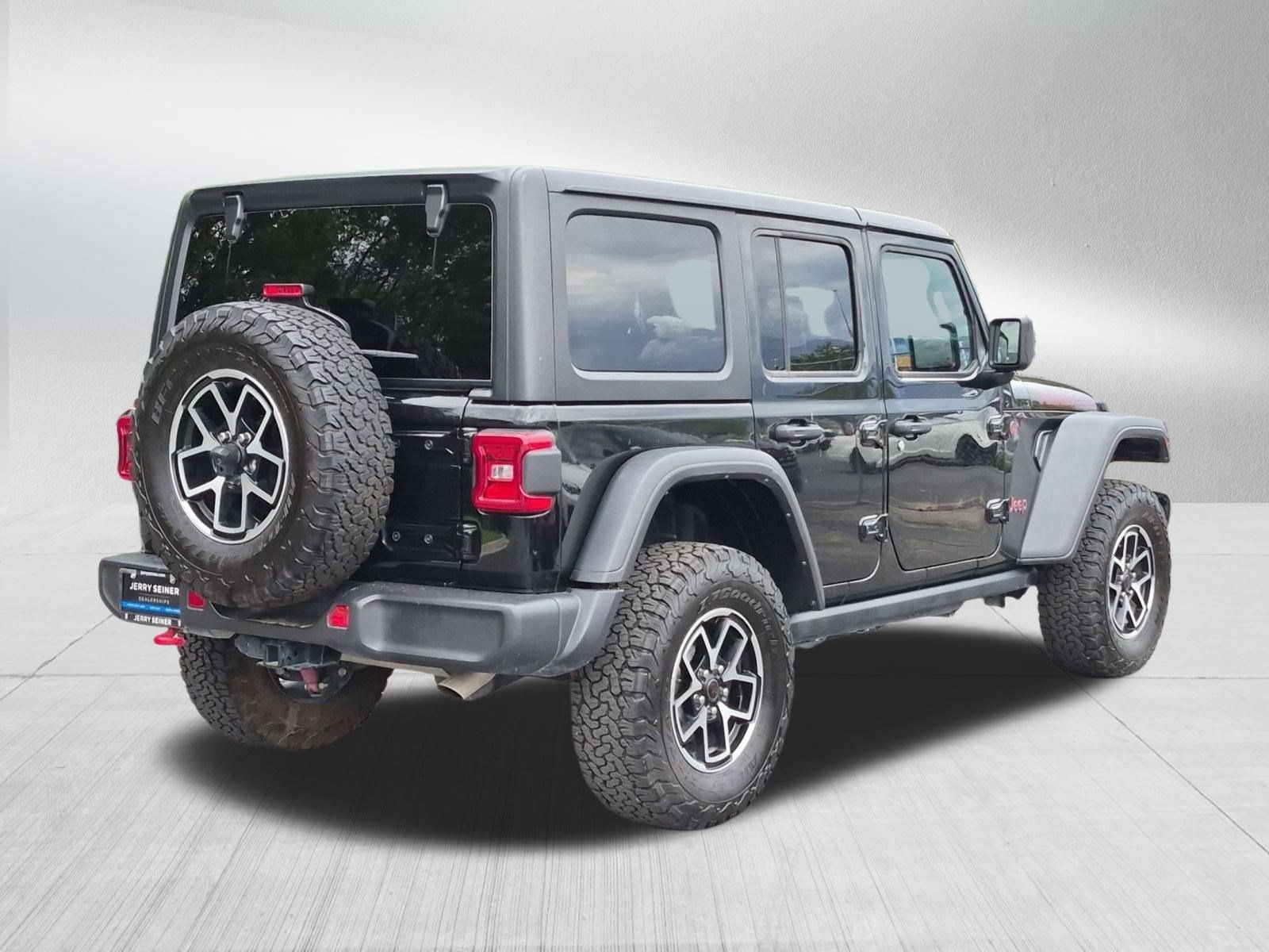 Used 2024 Black Jeep 4-Door Rubicon 4x4 image 5