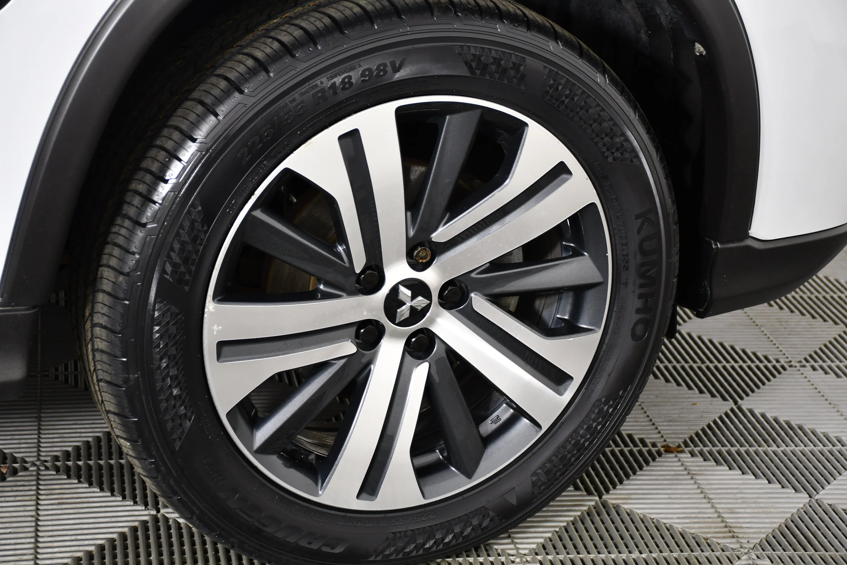 Used 2022 White Diamond Mitsubishi ES image 51