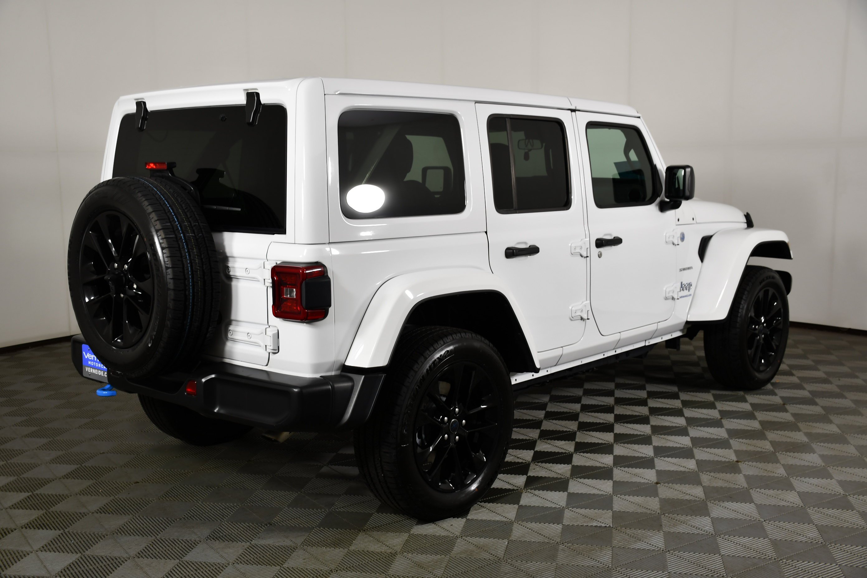 Used 2024 Bright White Clearcoat Jeep Sahara image 6