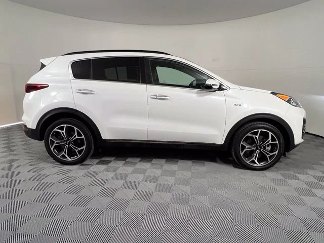 Used 2021 White Kia SX image 8