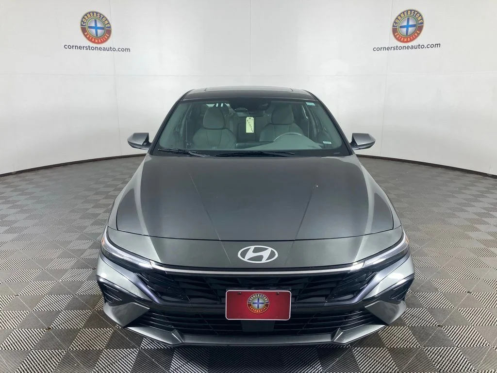 Used 2025 Gray Hyundai SEL Convenience image 17