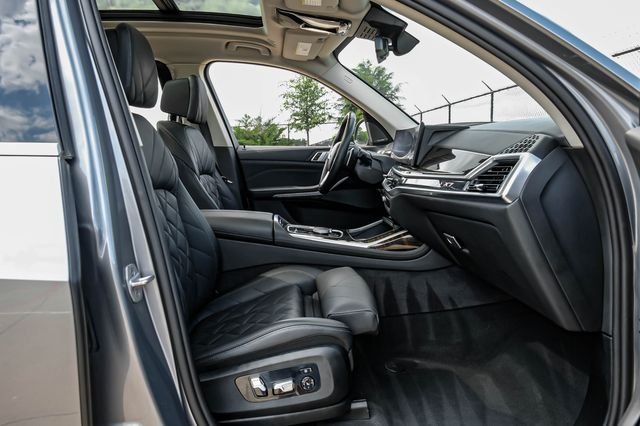 Used 2024 Gray BMW xDrive40i image 51