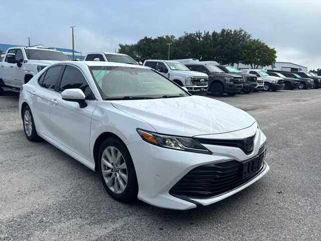 Used 2020 White Toyota LE image 3