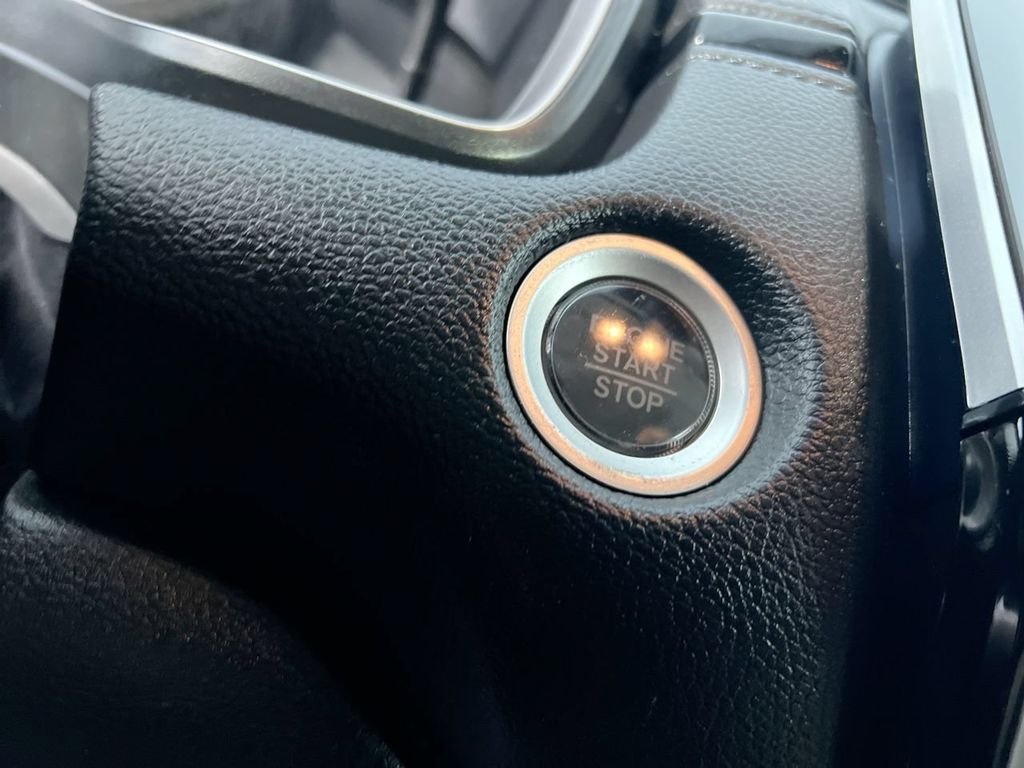 Used 2022 White Honda EX image 17