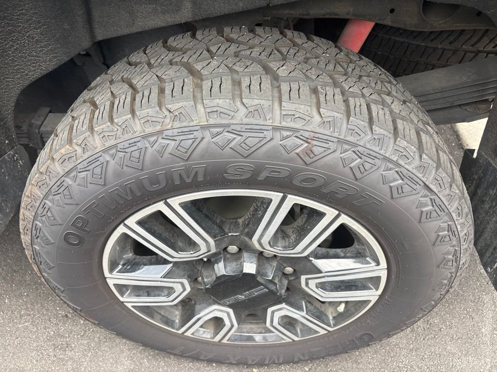 Used 2020 White GMC AT4 image 17