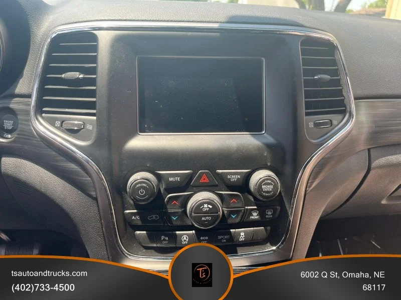Used 2019 Black Jeep Upland Sport Utility 4D image 25