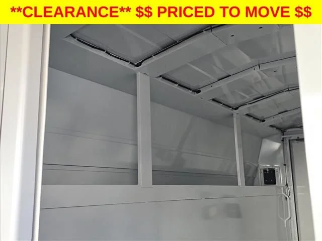 New 2025 Summit White Chevrolet 1WT image 34