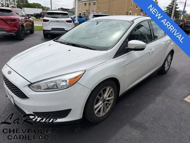 2017 Ford Focus SE Sedan's photo