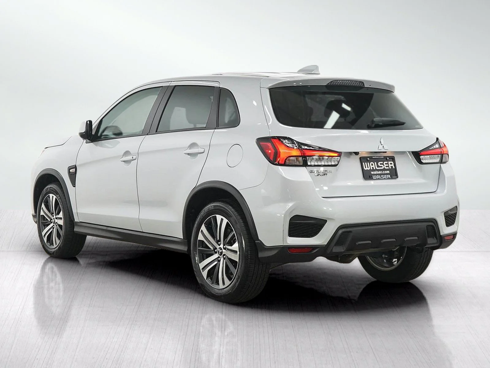 Used 2025 White Mitsubishi S image 3