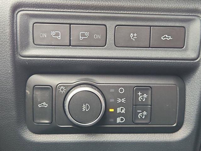 Used 2021  Ford XL image 18