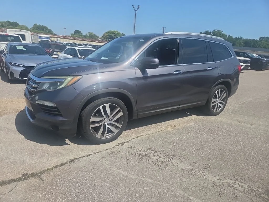 Used 2017  Honda Touring image 4