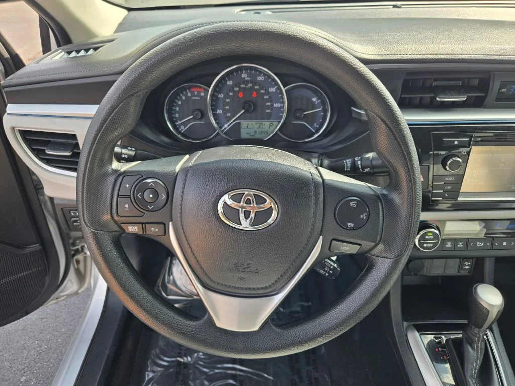 Used 2016 Silver Toyota LE image 28