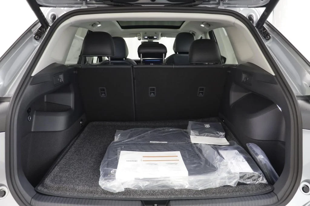 New 2026 Silver Volkswagen 2.0T SE image 18