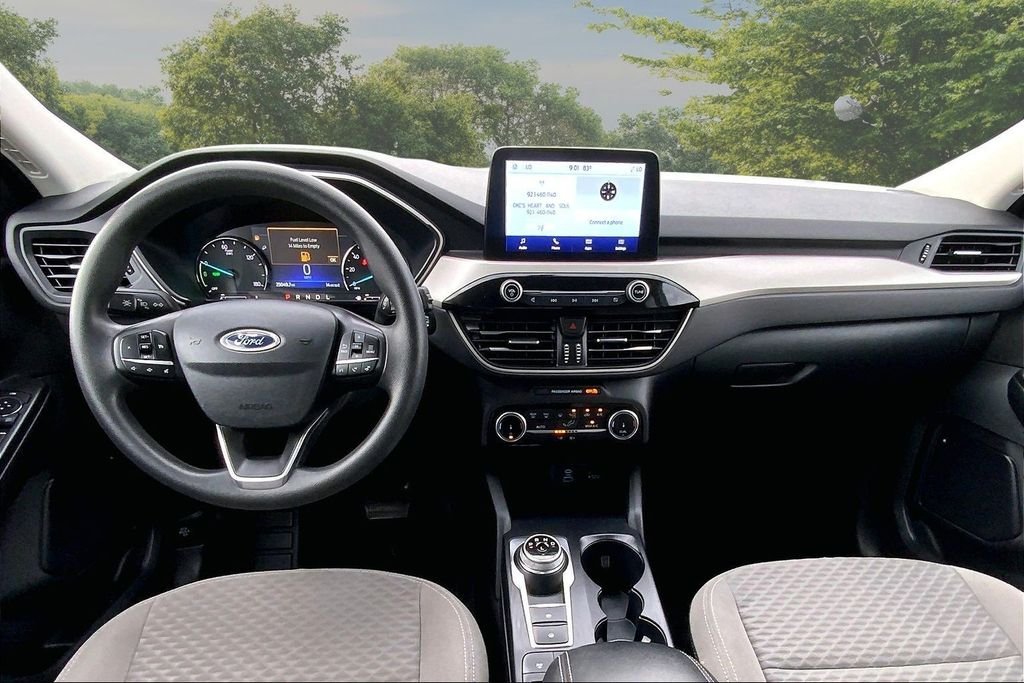 Used 2022 White Ford SE image 7