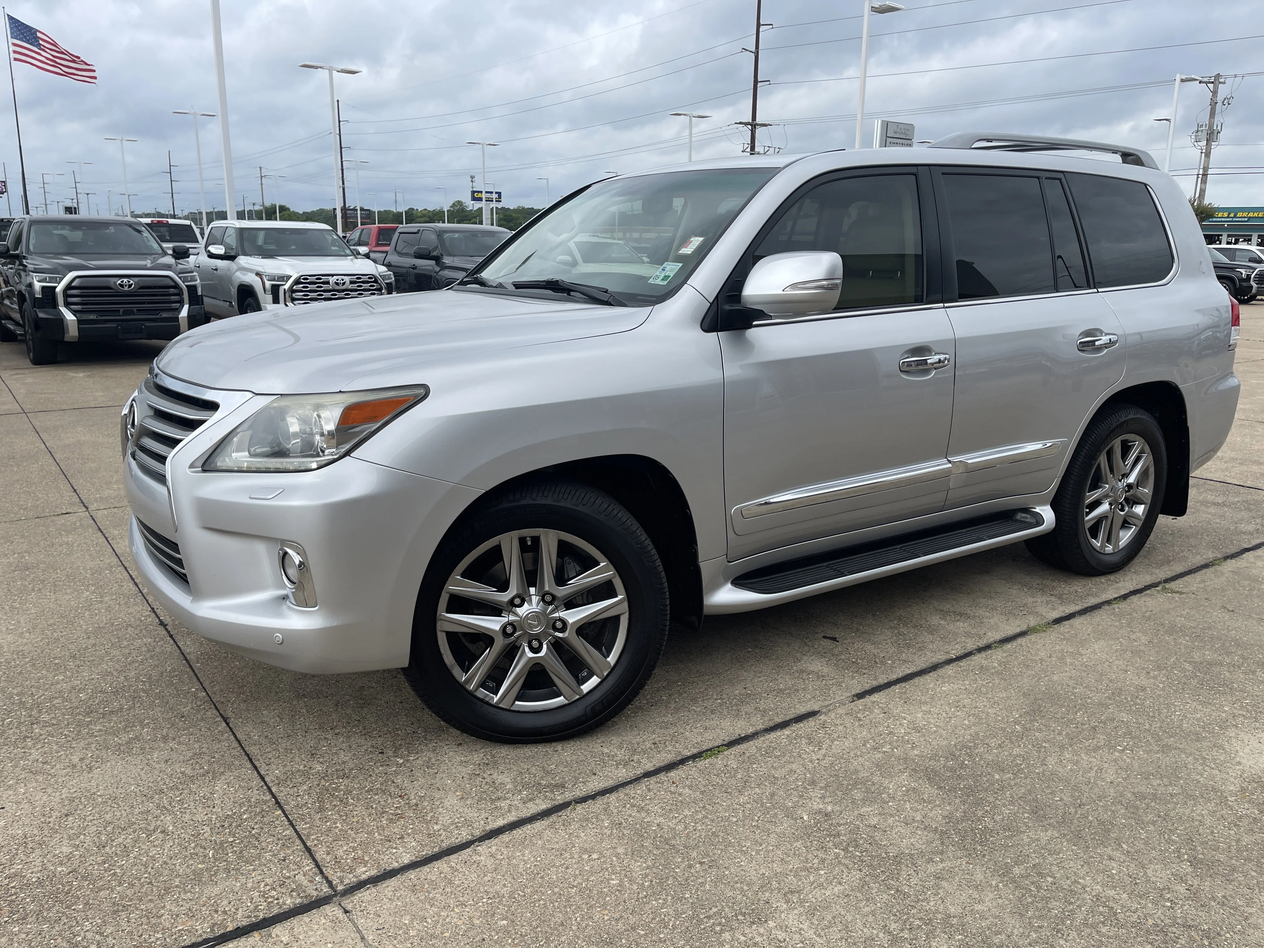 2013 Lexus LX 600 570's photo