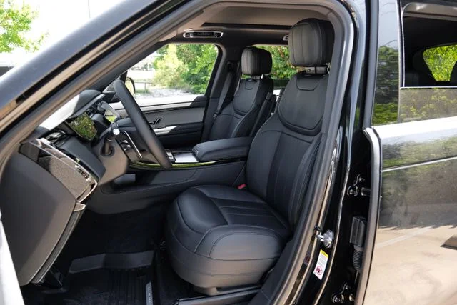 New 2026 Santorini Black Land Rover Dynamic SE image 40