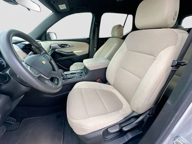 Used 2022 Silver Chevrolet LS image 19