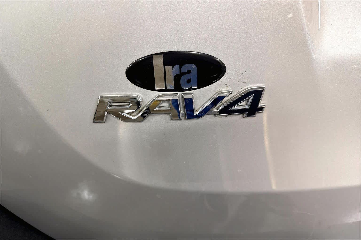 Used 2015 Classic Silver Metallic Toyota XLE image 10