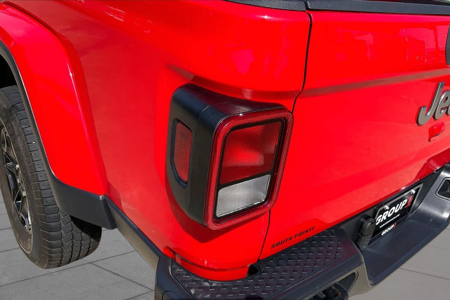 Used 2020 Firecracker Red Clearcoat Jeep Overland image 28