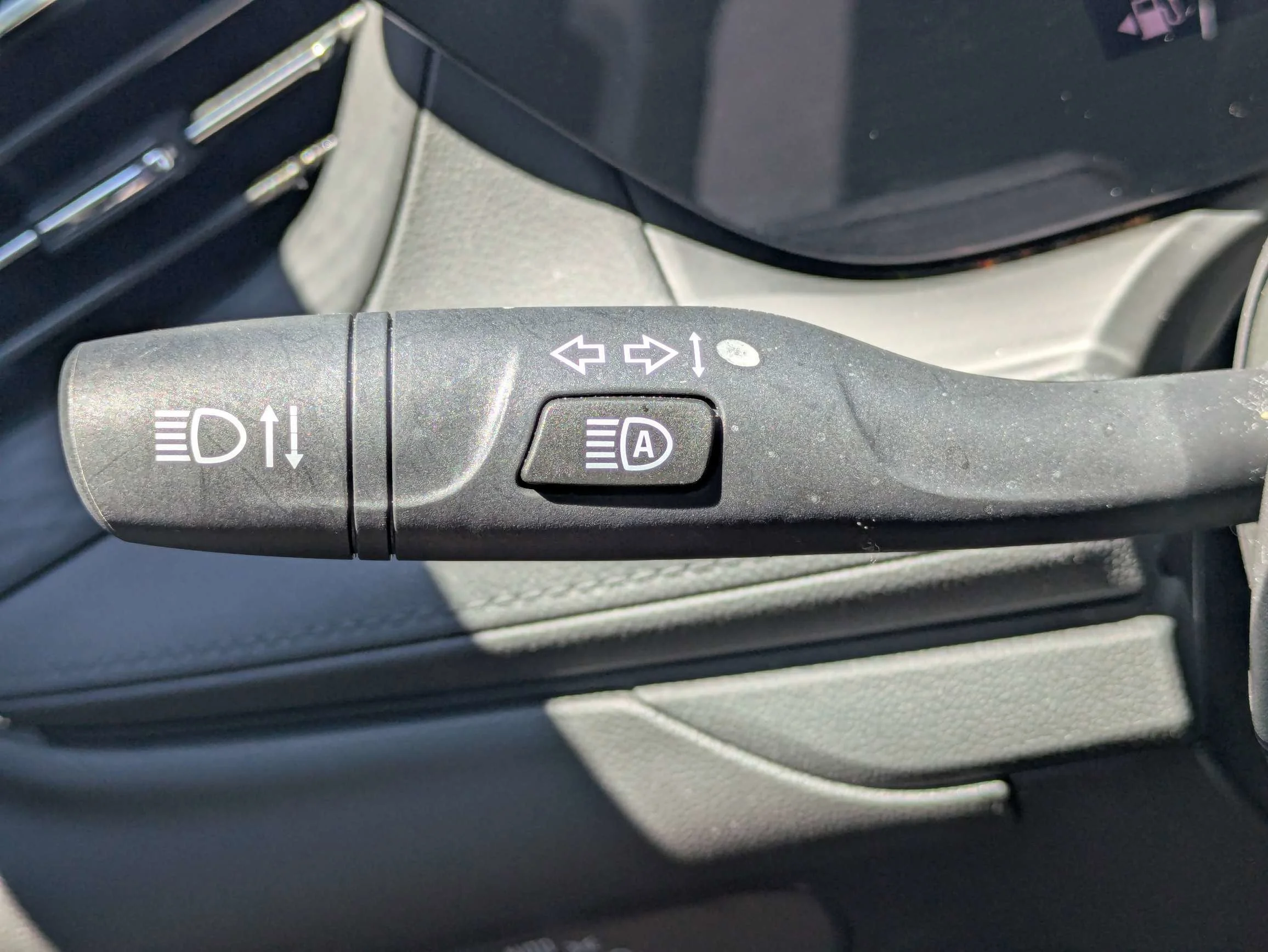 Used 2025 Summit White Buick Sport Touring image 29