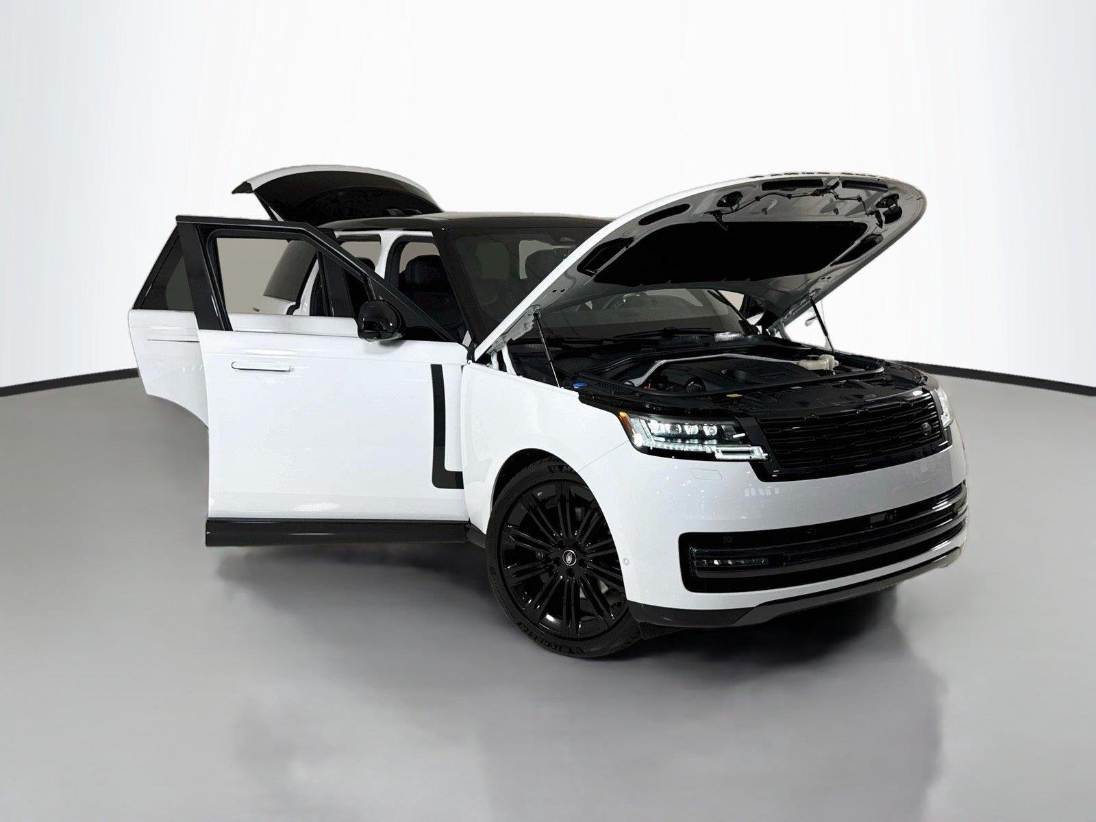 Used 2024 Fuji White Land Rover SE | Blackout Pkg | 360 Camera | Heated/Vented Seats image 44