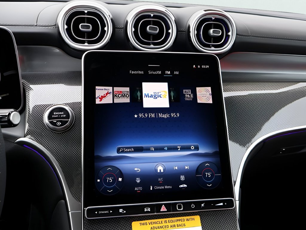 Used 2026 Obsidian Black Metallic Mercedes-Benz GLC 300 image 23