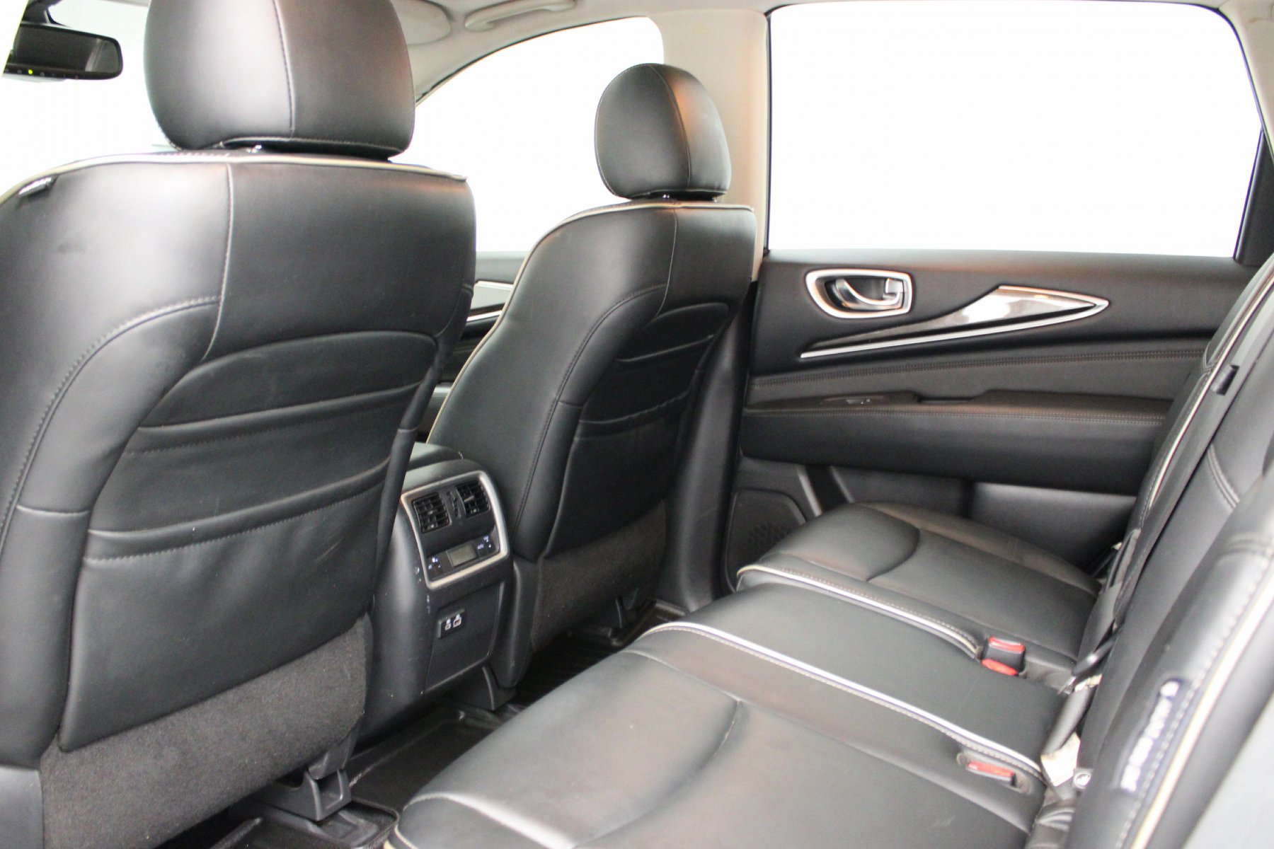 Used 2019 Majestic White INFINITI PURE image 20