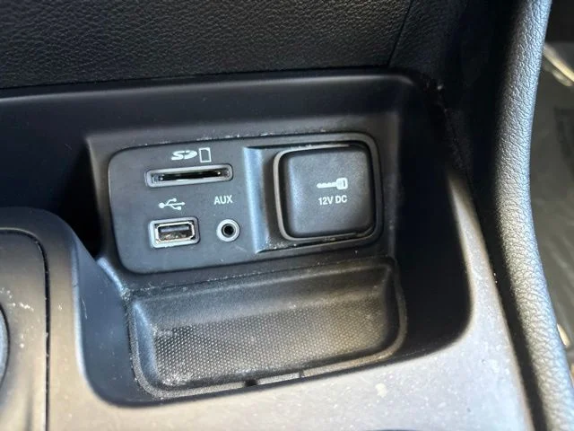 Used 2015 White Jeep Latitude image 27