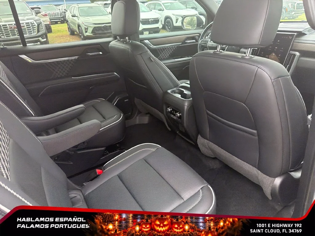 Used 2024 White Frost Tricoat GMC Denali image 30