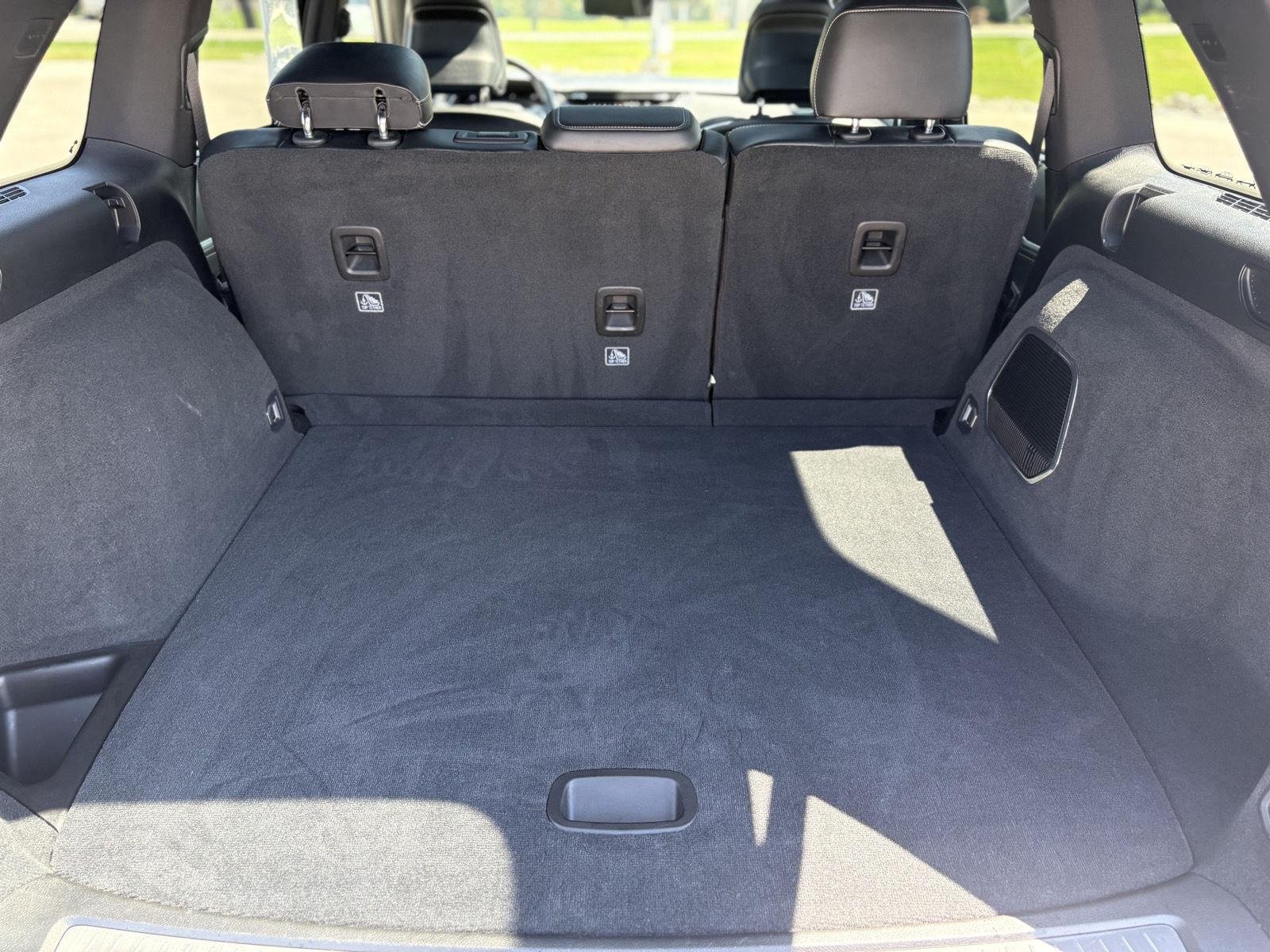 Used 2022 Diamond Black Crystal Pearlcoat Jeep Overland image 31