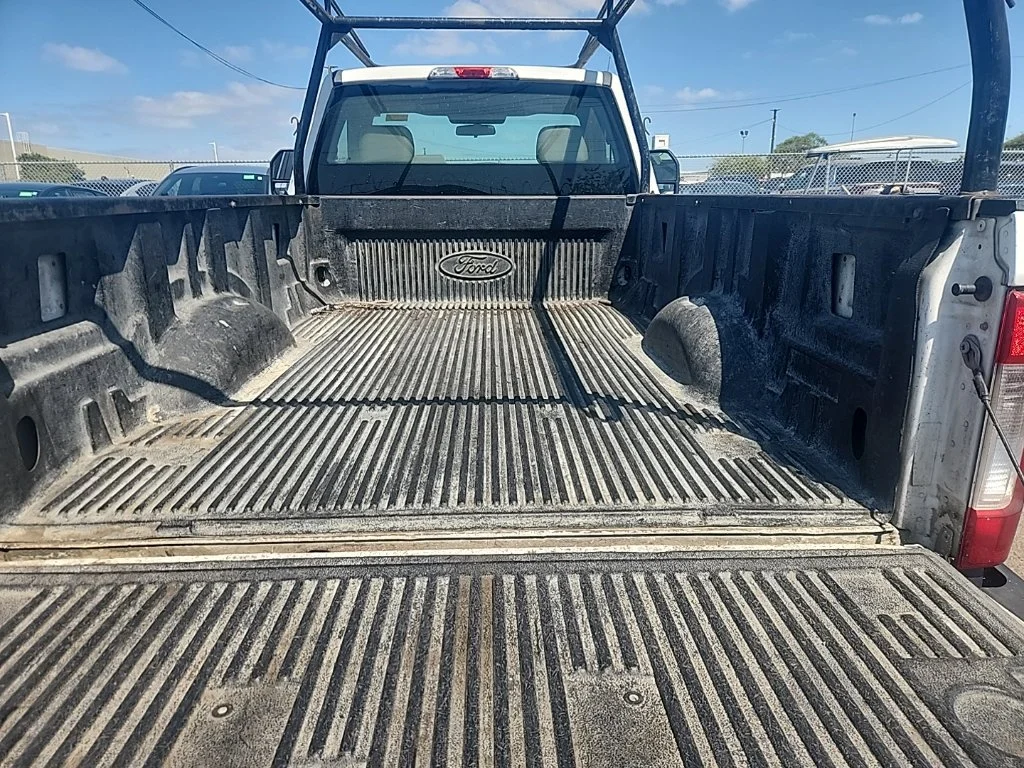 Used 2018 White Ford XL image 17