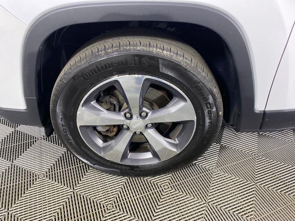 Used 2019 Bright White Clearcoat Jeep Limited image 17