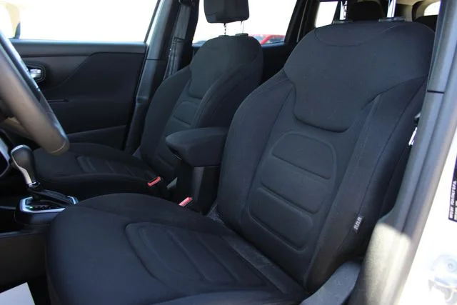 Used 2021 White Jeep Latitude image 16